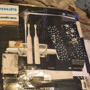 Philips Sonicare DiamondClean Toothbrush - Pink and White